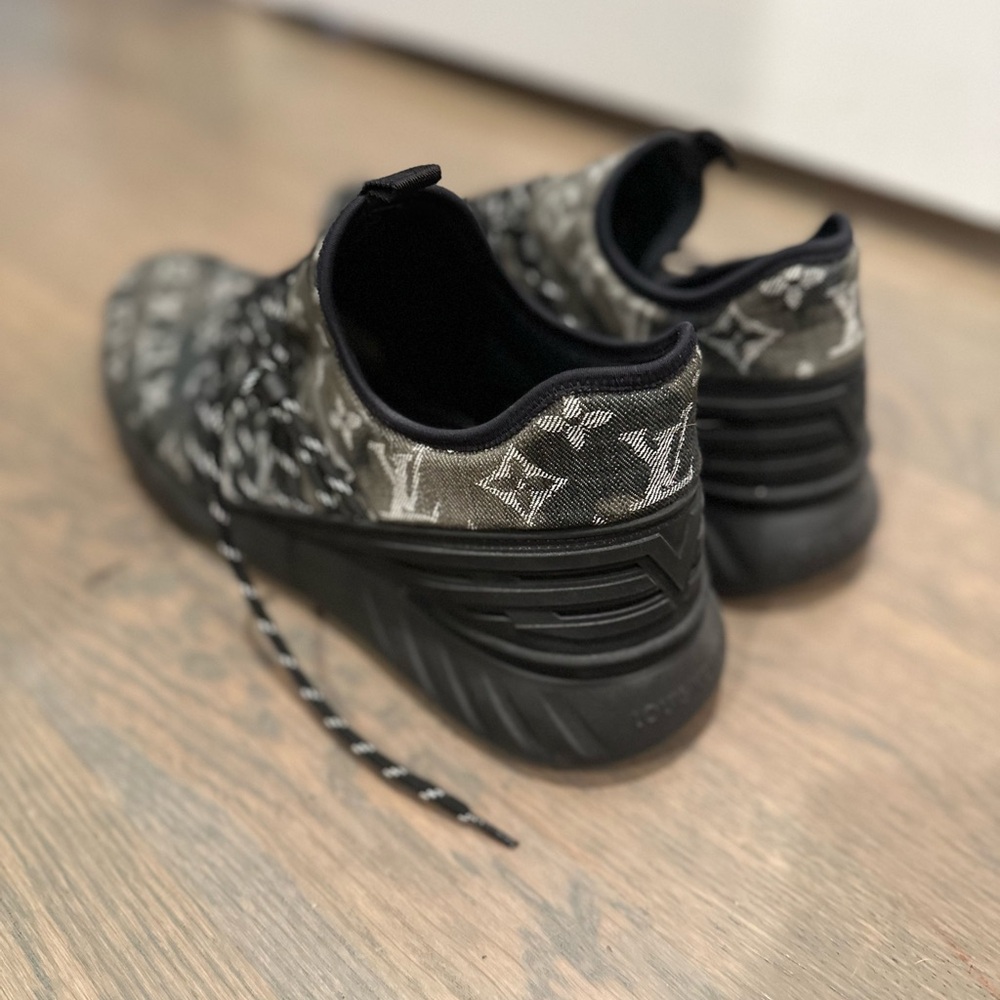 Louis Vuitton men’s Fastlane Monogram sneakers - Picture 4 of 4